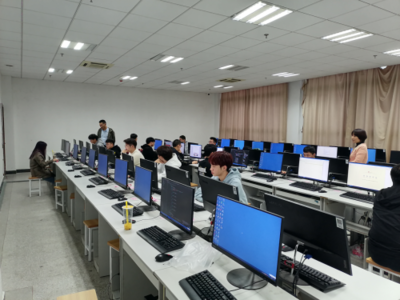 技藝爭鋒，代碼生輝——我校第六屆學生技能競賽之Web前端設計賽項圓滿落幕